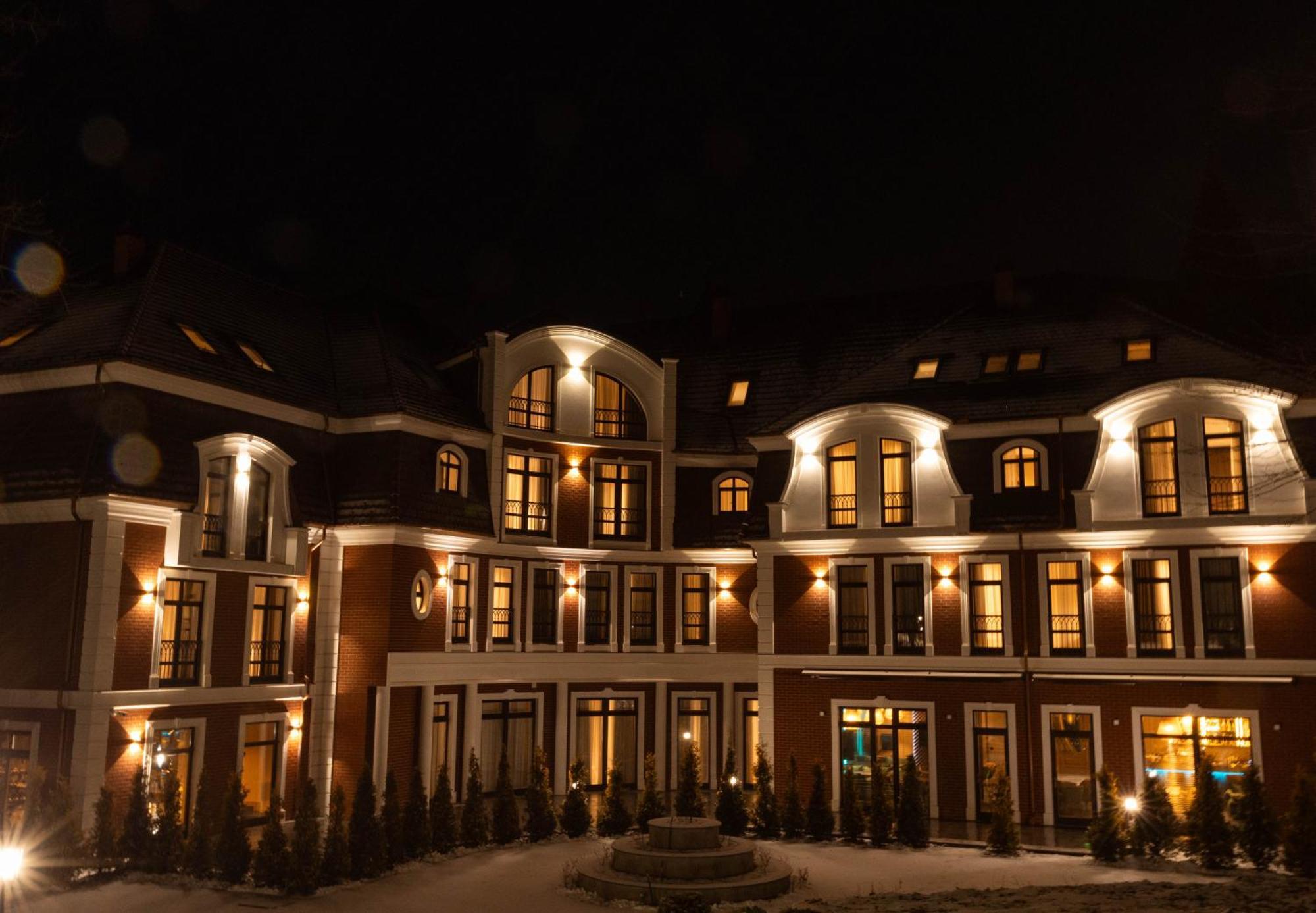 Park Hotel Bristol Uzhhorod Exterior photo