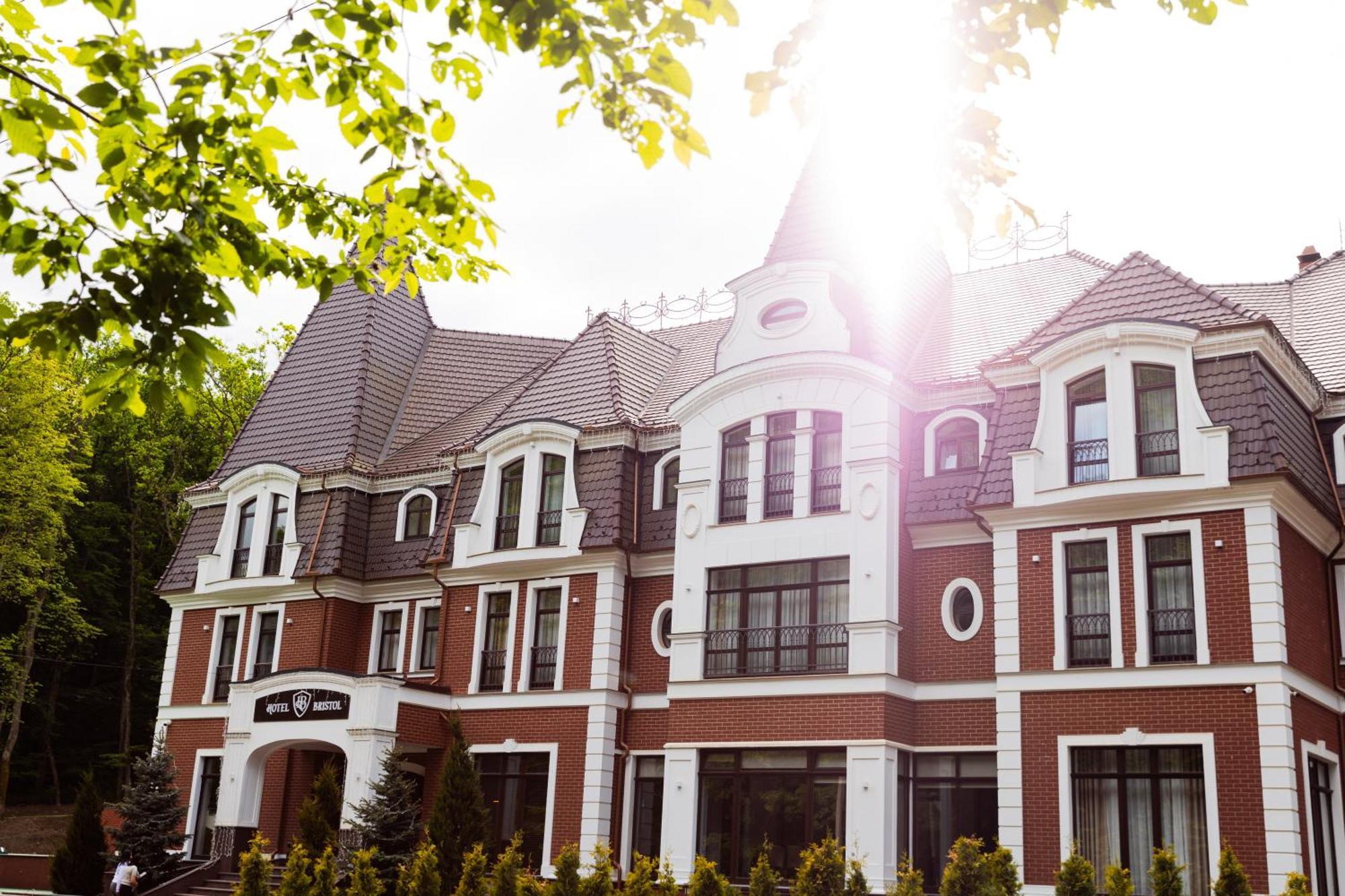 Park Hotel Bristol Uzhhorod Exterior photo