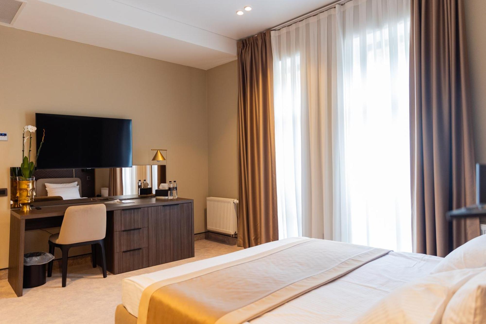 Park Hotel Bristol Uzhhorod Exterior photo