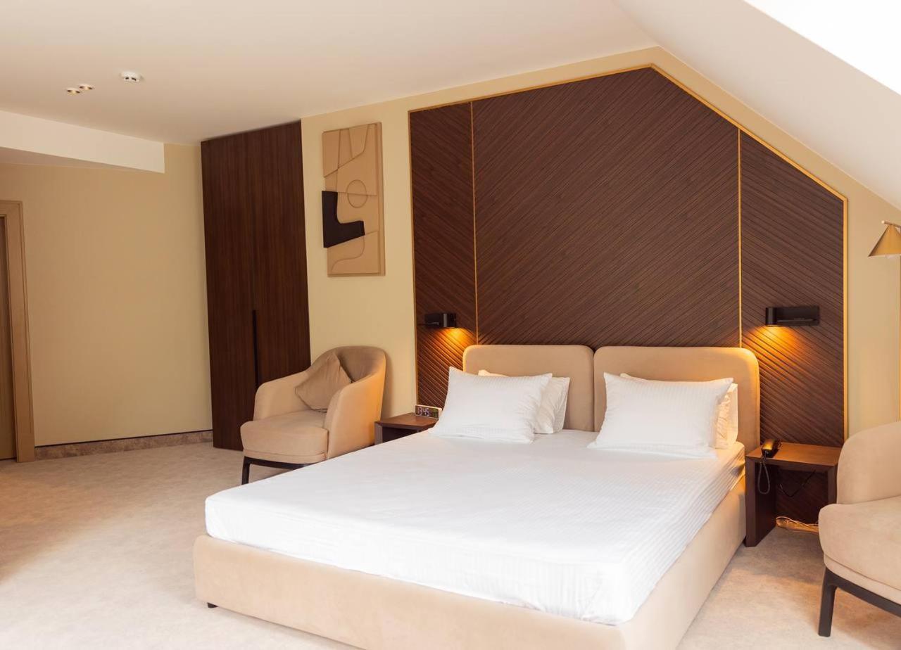 Park Hotel Bristol Uzhhorod Exterior photo