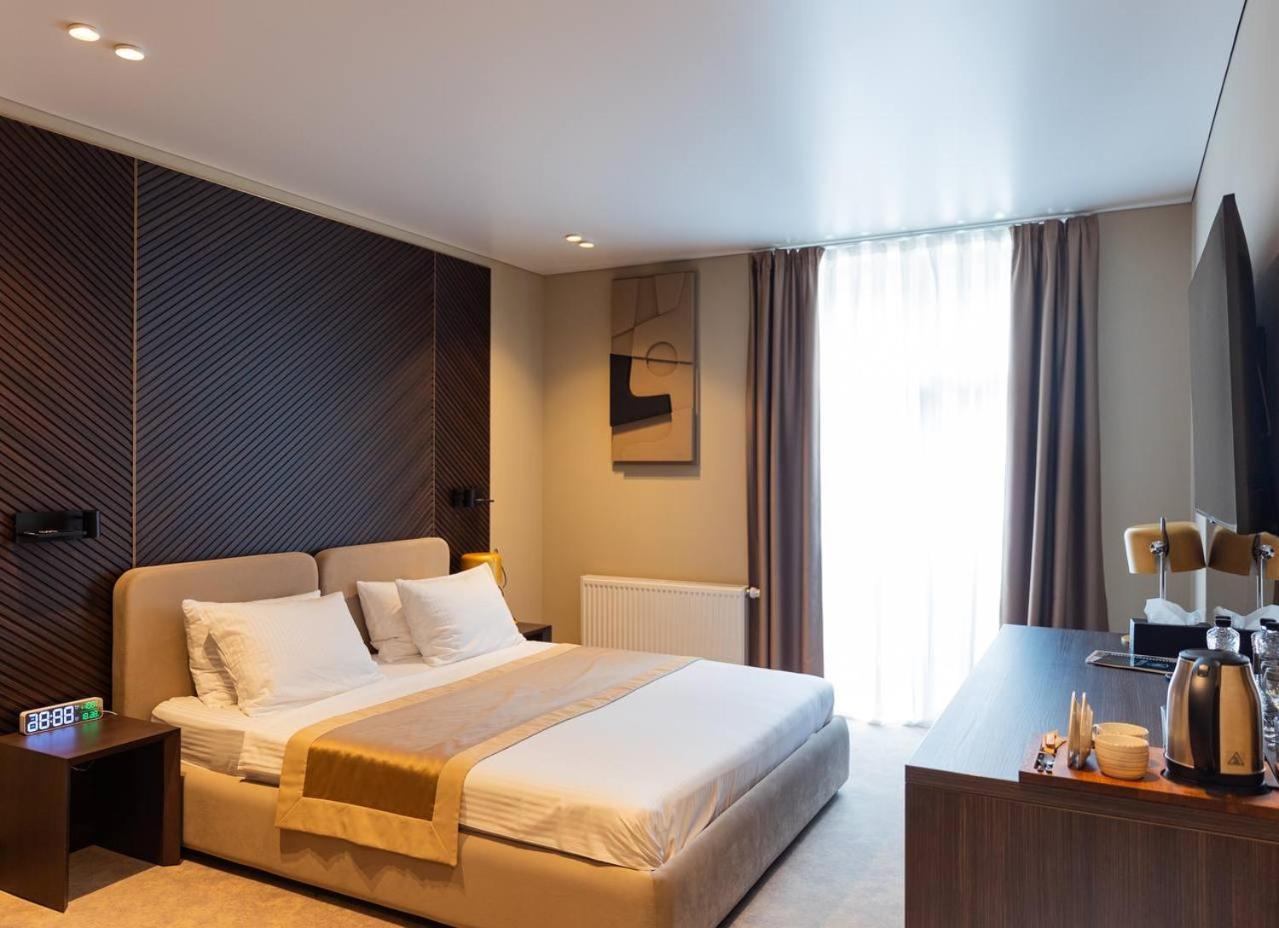 Park Hotel Bristol Uzhhorod Exterior photo