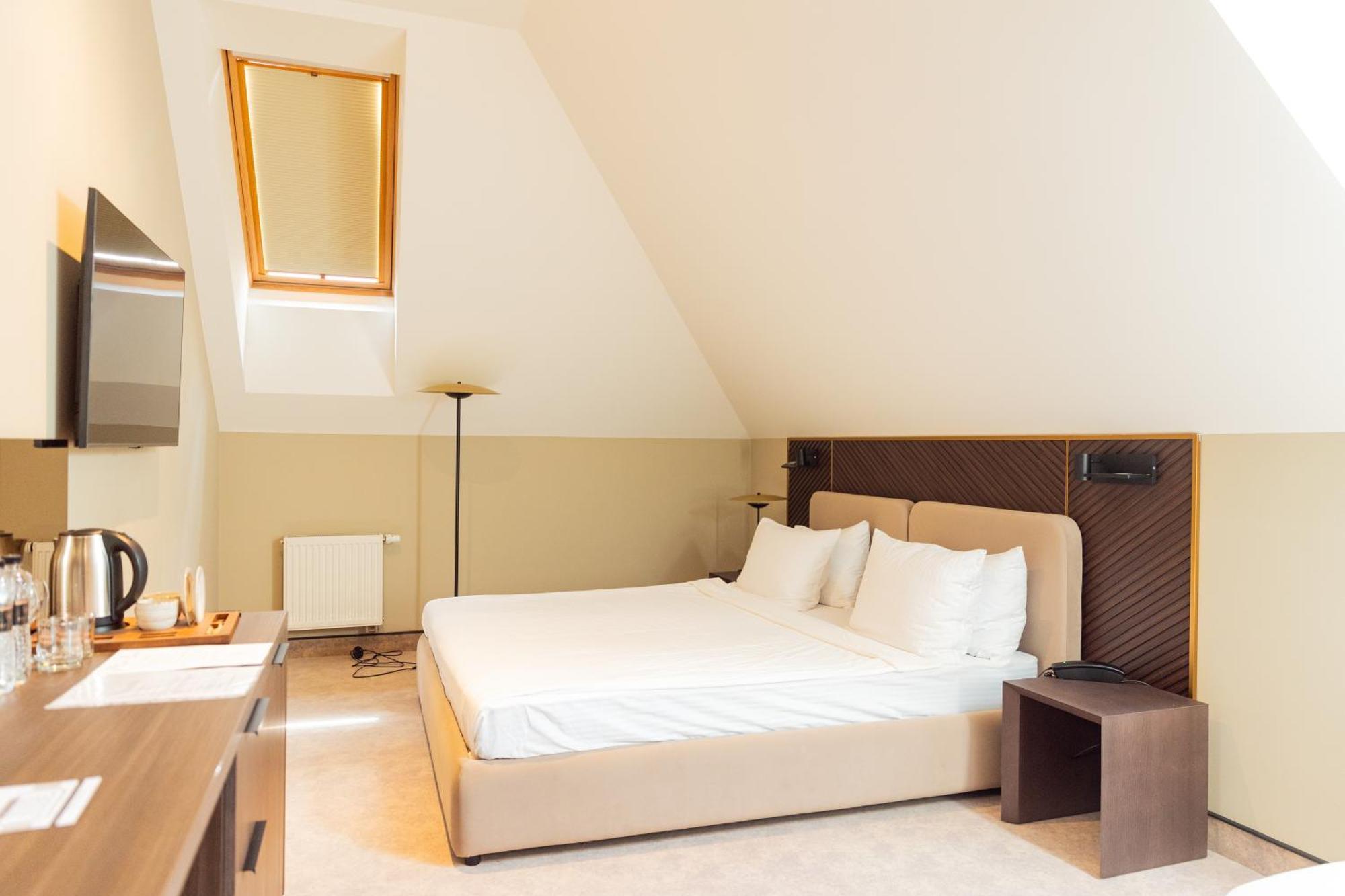 Park Hotel Bristol Uzhhorod Exterior photo
